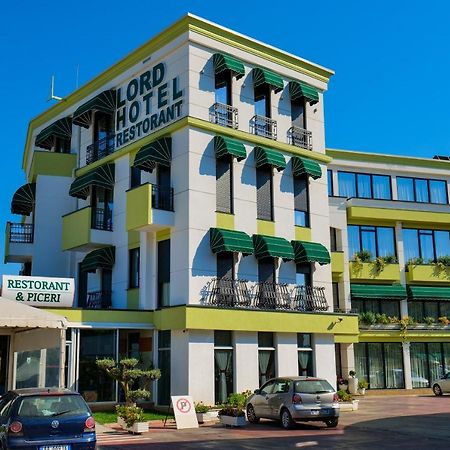 Lord Hotel Tirana Вора Екстер'єр фото