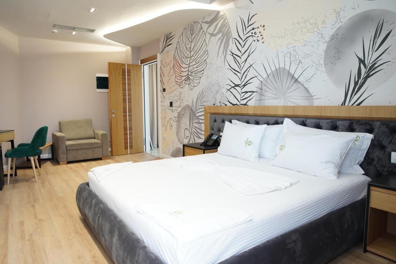 Lord Hotel Tirana Вора Екстер'єр фото