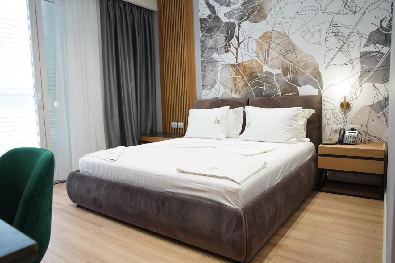 Lord Hotel Tirana Вора Екстер'єр фото
