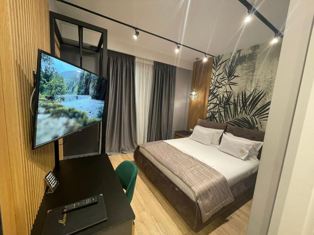 Lord Hotel Tirana Вора Екстер'єр фото