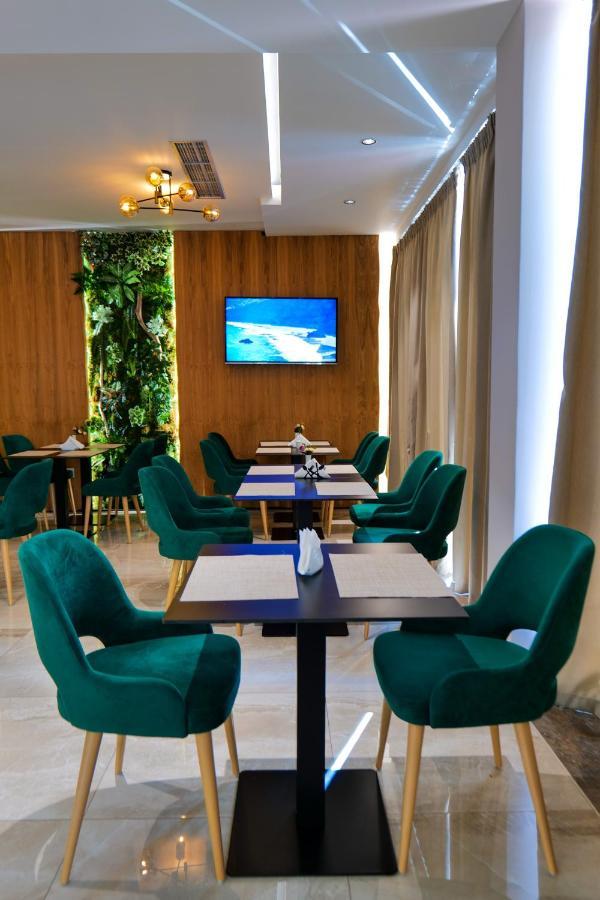 Lord Hotel Tirana Вора Екстер'єр фото