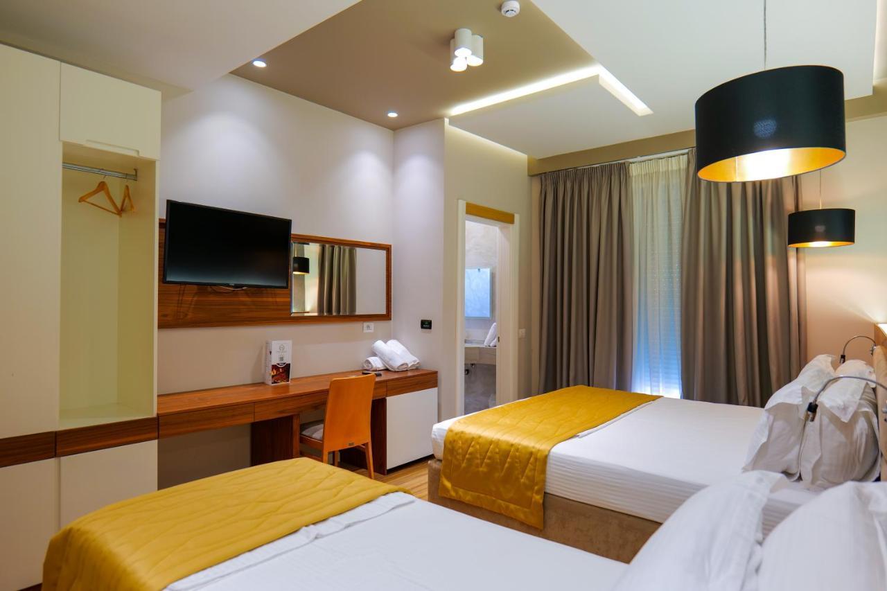 Lord Hotel Tirana Вора Екстер'єр фото