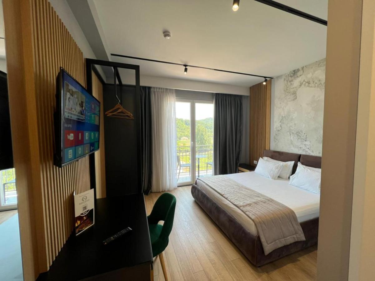 Lord Hotel Tirana Вора Екстер'єр фото
