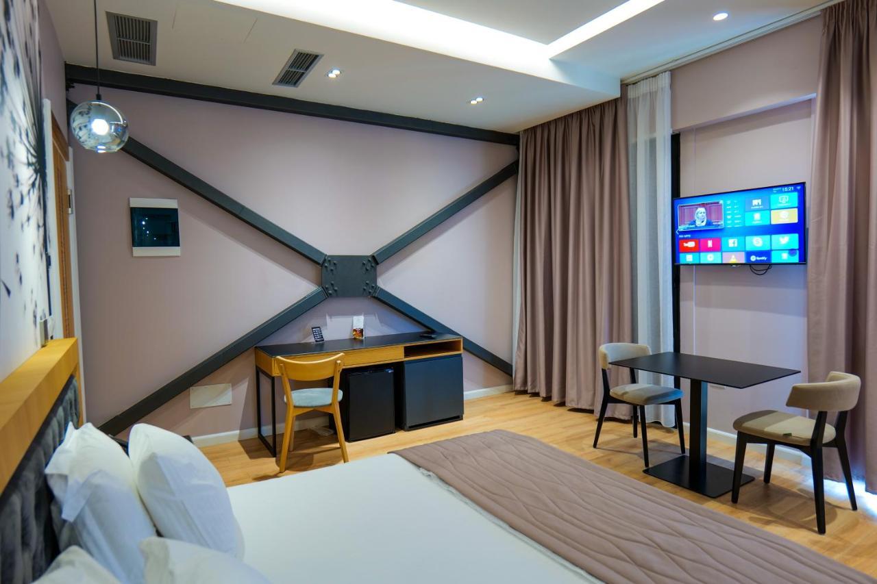 Lord Hotel Tirana Вора Екстер'єр фото
