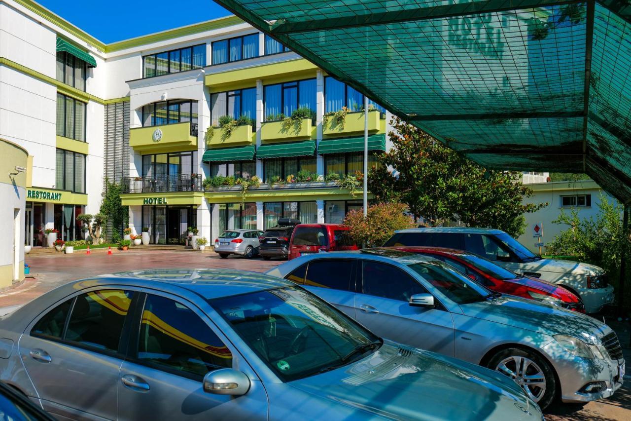 Lord Hotel Tirana Вора Екстер'єр фото