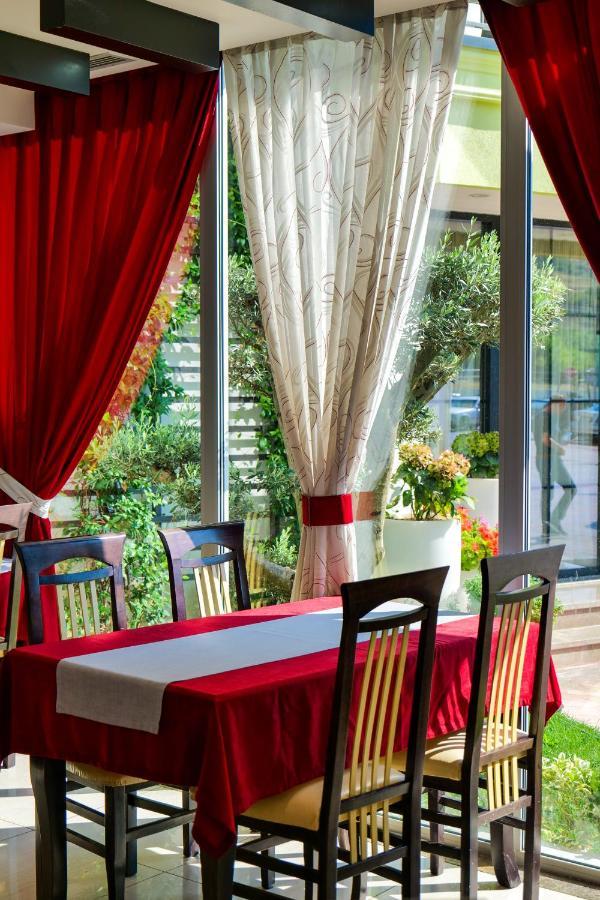 Lord Hotel Tirana Вора Екстер'єр фото