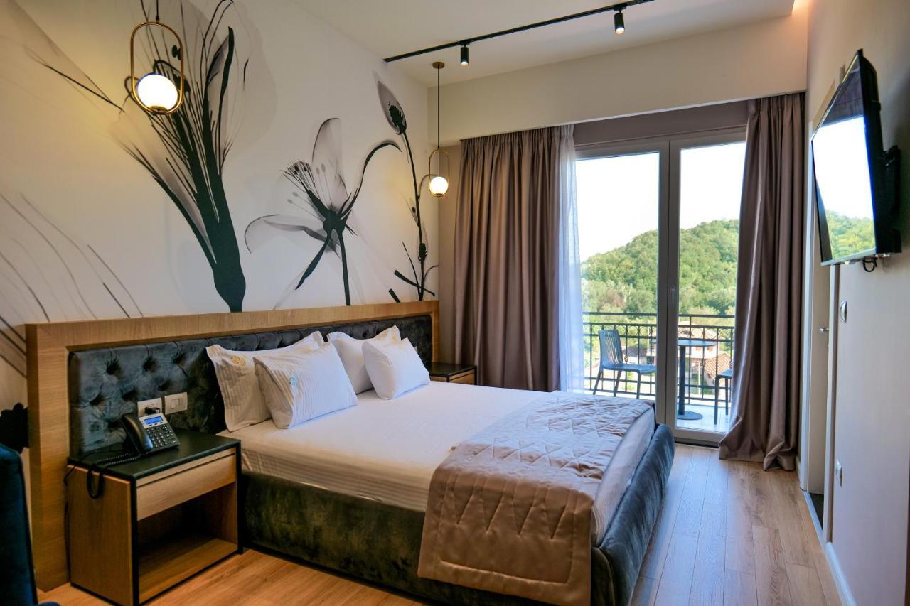 Lord Hotel Tirana Вора Екстер'єр фото
