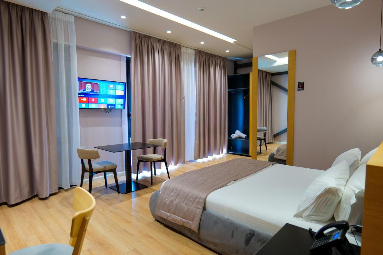 Lord Hotel Tirana Вора Екстер'єр фото
