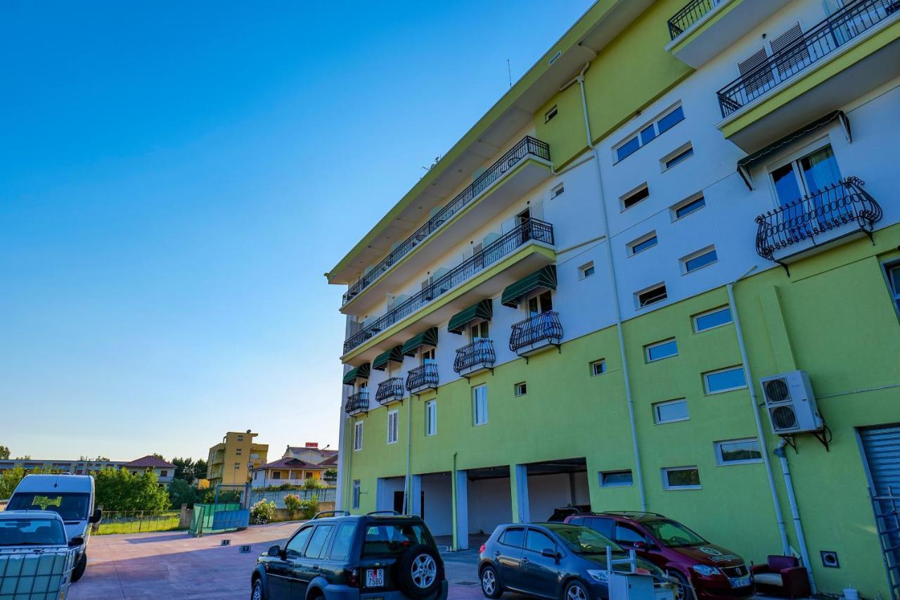 Lord Hotel Tirana Вора Екстер'єр фото
