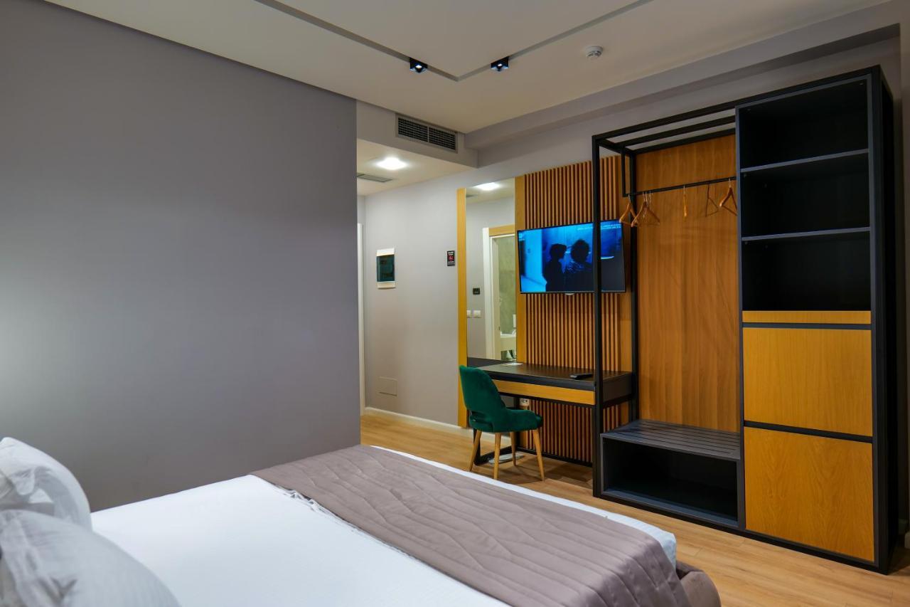 Lord Hotel Tirana Вора Екстер'єр фото