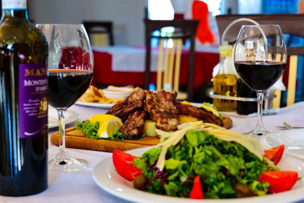 Lord Hotel Tirana Вора Екстер'єр фото