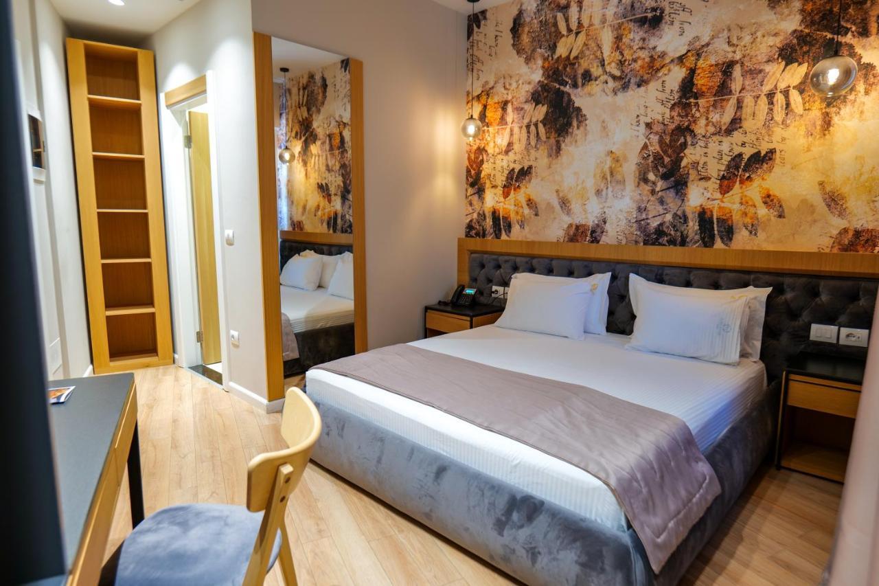 Lord Hotel Tirana Вора Екстер'єр фото