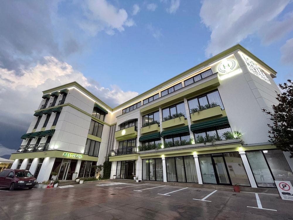 Lord Hotel Tirana Вора Екстер'єр фото